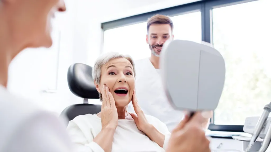 Odmładzanie bez skalpela: Jak odbudowa zębów cofa zegar biologiczny i zmienia rysy twarzy?