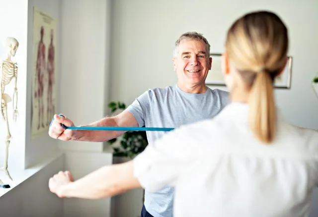Rehabilitacja, a fizjoterapia - czym się różnią?