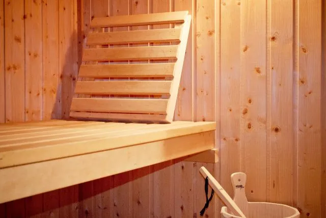 Ruska bania – czyli sauna z drewna! Jakie są jej zalety?