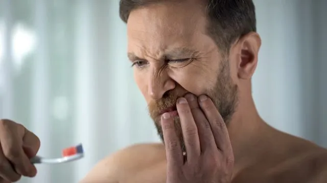 Krwawiące dziąsła – jaką wybrać pastę?